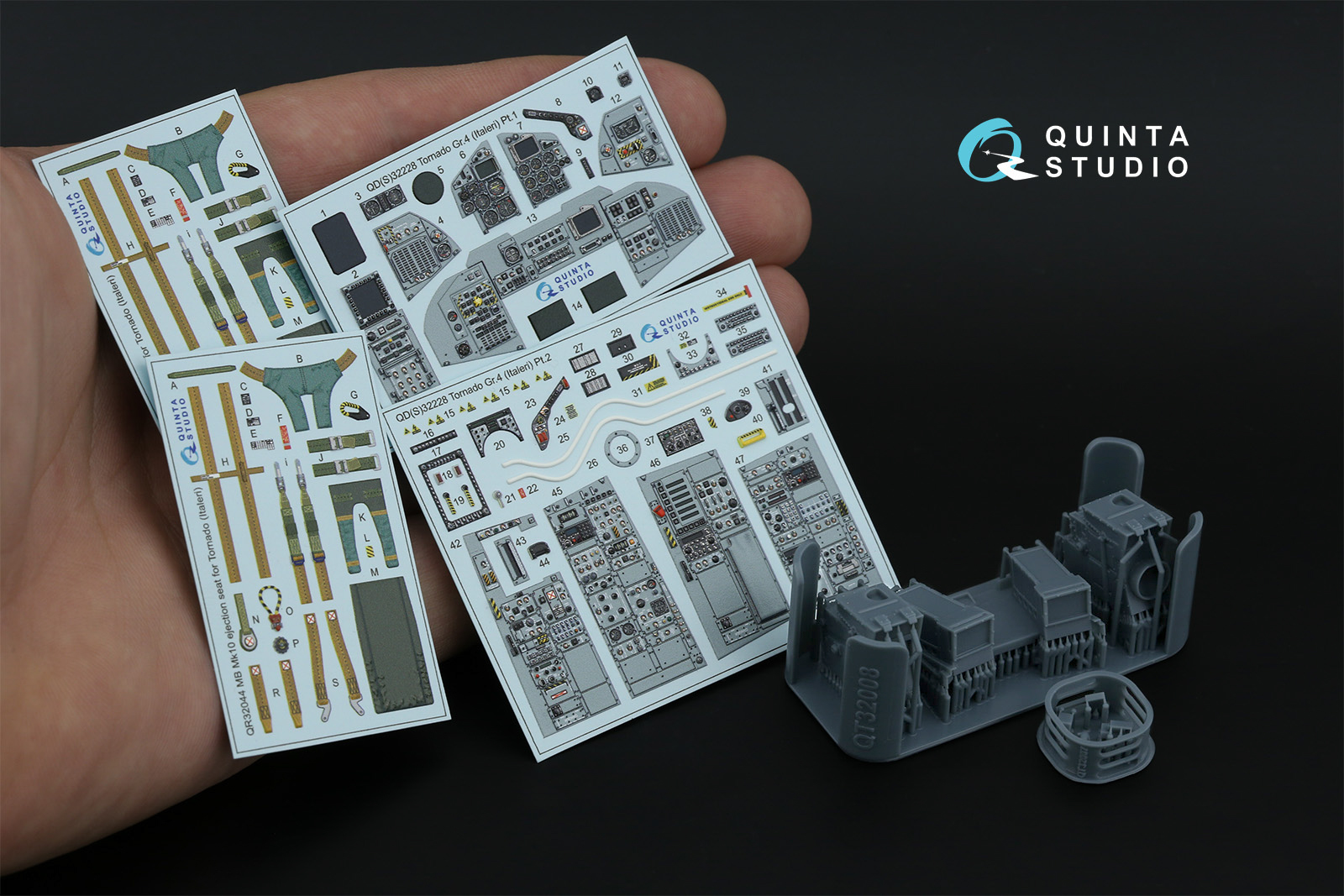 Tornado Gr.4 3D-Printed & coloured Interior on decal paper (Italeri) (with 3D-printed resin parts)