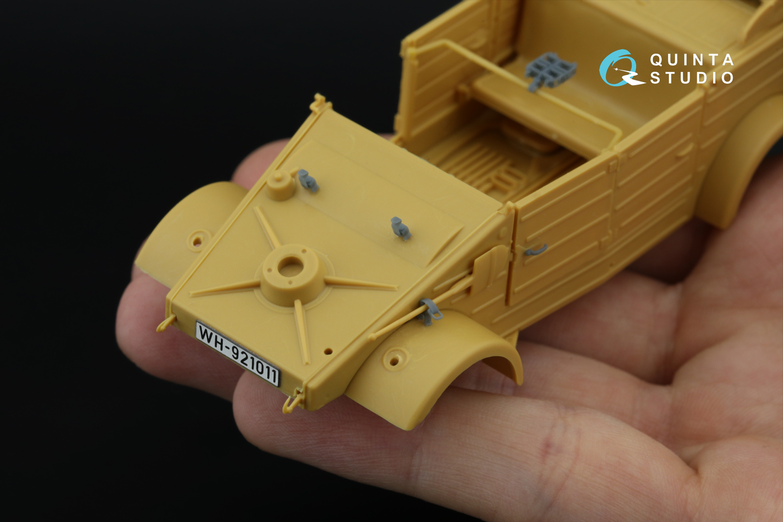 Kubelwagen Type 82 3D-Printed & coloured Interior on decal paper (Hero) (with 3D-printed resin parts)