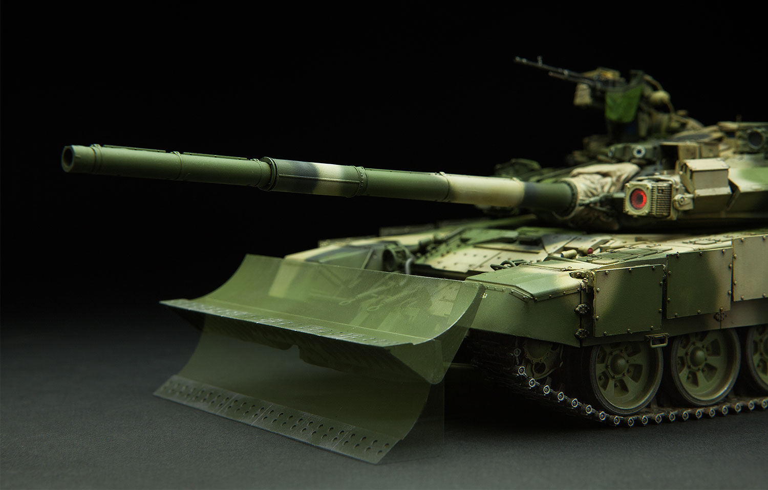 Russian Main Battle Tank T-90 w/TBS-86 Tank Dozer